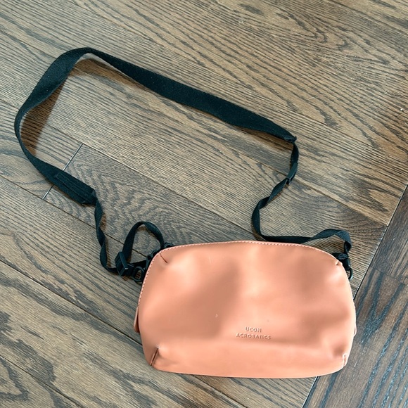 Ucon Acrobatics purse - Picture 1 of 6